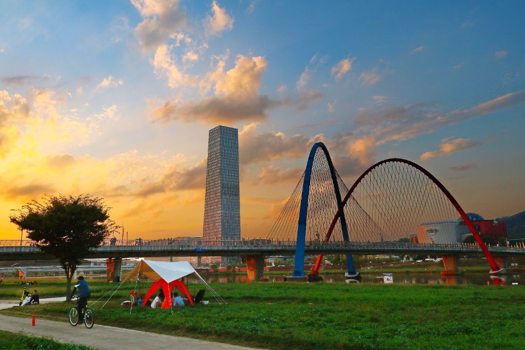 Expo Bridge